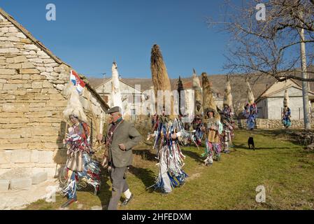 Fête de la mascarade en Croatie Cetina.Patrimoine immatériel protégé croate dans les villages et hameaux intérieurs dalmates. Banque D'Images