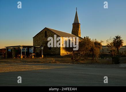 Église de la Mission de Rhenish au coucher du soleil à Keetmanshoop, Namibie Banque D'Images