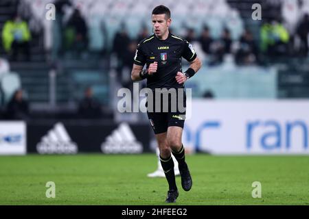 Turin, Italie.15th janvier 2022.L'arbitre officiel Antonio Giua se penche sur le Serie A match entre Juventus FC et Udinese Calcio au stade Allianz le 15 janvier 2022 à Turin, en Italie.Credit: Marco Canoniero / Alamy Live News Banque D'Images