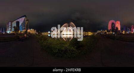 Vue panoramique à 360° de BATUMI, GÉORGIE - SEPTEMBRE 2021 : nuit sphérique sans couture complète 360 panorama chantant lumière et fontaine de musique près des bâtiments illuminés en équirectan