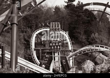 Angles très uniques de la Nemesis de Rollercoaster au parc à thème Alton Towers, Hôtel et Spa Staffordshire Angleterre,.Très haute qualité Banque D'Images