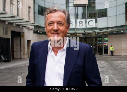 Londres, Royaume-Uni.16th janvier 2022.Journaliste et présentatrice, Piers Morgan quitte les studios BBC après avoir été présent au nouveau spectacle du dimanche matin présenté par Sophie Raworth.Crédit : Mark Thomas/Alay Live News Banque D'Images