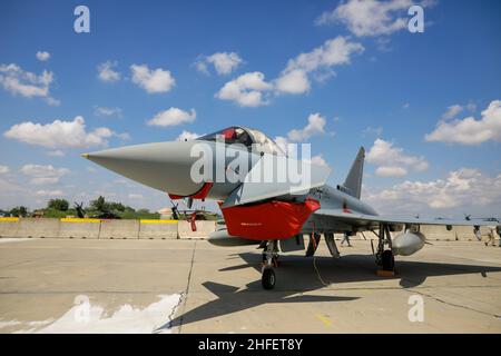 Mihail Kogalniceanu, Roumanie - 2 juillet 2021 : un avion de chasse Eurofighter de la Force aérienne allemande exposé lors d'un exercice de police aérienne. Banque D'Images