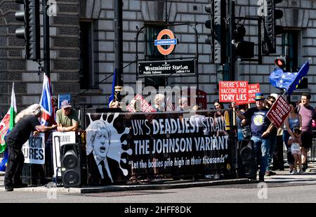 Les manifestations de rue contre le Premier ministre britannique Borris Johnson appellent à sa démission Banque D'Images