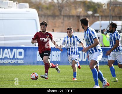 Majorque, Majorque, Espagne.16th janvier 2022.MALLORCA - JANVIER 16: Joueur de Valence Hugo GuillamÃ³n #6 conduit le ballon pendant la ronde de 16 du match Copa del Rey entre CD Atlético Baleares et Valence à l'Estadio Balear le 16 janvier 2022 à Majorque, Espagne.(Image de crédit : © Sara ARIB/PX Imagens via ZUMA Press Wire) Banque D'Images