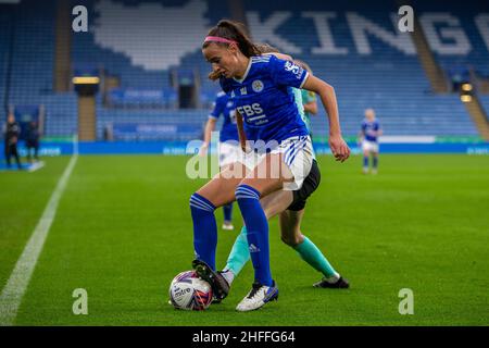 Leicester, Royaume-Uni.16th janvier 2022.Leicester, Angleterre, 16th janvier Ashleigh Plumptre (22 Leicester City) et Ellie Brazil (16 Brighton) pour le match de la Barclays FA Women's Super League entre Leicester City et Brighton & Hove Albion au King Power Stadium.Gareth Evans/SPP crédit: SPP Sport presse photo./Alamy Live News Banque D'Images