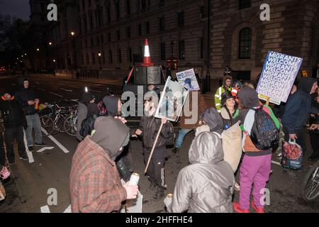 Les manifestants de plusieurs groupes de protestation basés au Royaume-Uni se sont rassemblés pour marcher dans les rues de Londres pour protester contre l'aganiste le plus élevé opposé au PCSC Bill Banque D'Images