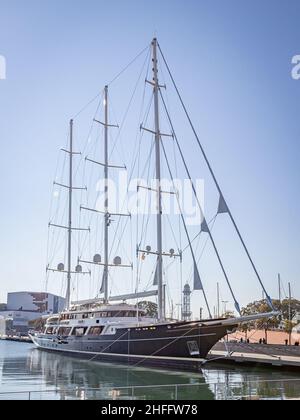 BARCELONE, ESPAGNE-15 JANVIER 2022: EOS yacht -- le plus grand yacht privé de voile dans le monde Banque D'Images