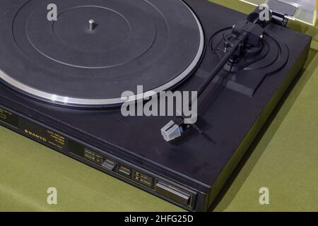 Lecteur de vinyle Sanyo.Lecteur analogique vintage. Platine Banque D'Images