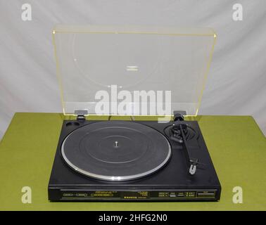 Lecteur de vinyle Sanyo.Lecteur analogique vintage. Platine Banque D'Images