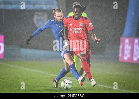 Troyes, France, France.16th janvier 2022.Renaud RIPART de ESTAC Troyes et Castello LUKEBA de Lyon lors du match de Ligue 1 entre ESTAC Troyes et Olympique Lyonnais (OL) au Stade de l'Aube le 16 janvier 2022 à Troyes, France.(Image de crédit : © Matthieu Mirville/ZUMA Press Wire) Banque D'Images