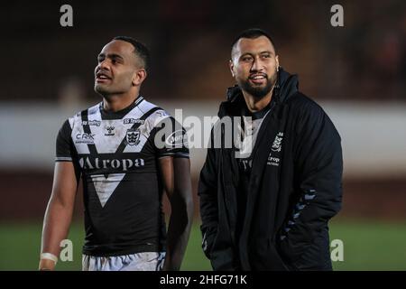 Bradford, Royaume-Uni.16th janvier 2022.Jordan Johnstone (21) de Hull FC et Ligi Sao (8) de Hull FC après le match à Bradford, Royaume-Uni, le 1/16/2022.(Photo de James Heaton/News Images/Sipa USA) crédit: SIPA USA/Alay Live News Banque D'Images