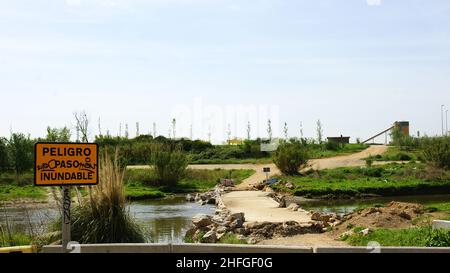 Passage temporaire sur la rivière Llobregat à Sant Boi de Llobregat, Barcelone, Catalunya, Espagne, Europe Banque D'Images