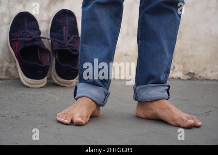 Une image de jambe et de chaussure un concept médiocre Banque D'Images