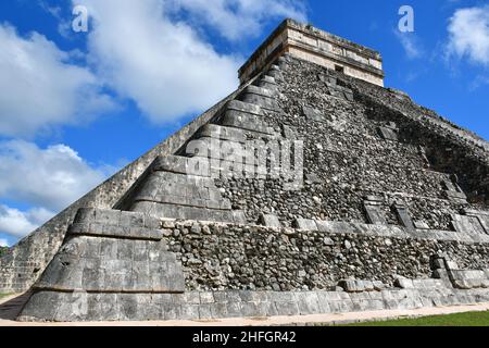 La Pirámide, Temple de Kukulcán (Templo de Kukulkán - El Castillo), Chichén Itzá, Yucatán, Mexique, Amérique du Nord,Patrimoine mondial de l'UNESCO Banque D'Images