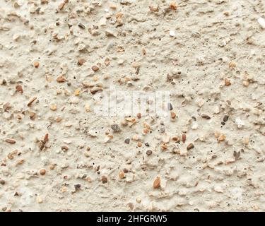 Cailloux naturels dans un sol en béton, texture de sol en pierre ronde antidérapante, image de concept pour un design durable ou écologique pour la décoration intérieure Banque D'Images