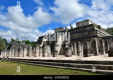 Temple des Warriors (Templo de los Guerreros), Chichén Itzá, Yucatán, Mexique, Amérique du Nord,Patrimoine mondial de l'UNESCO Banque D'Images