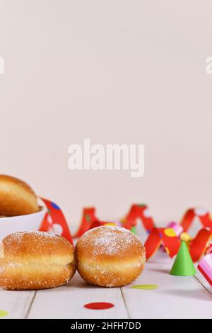 'Berliner Pfannkuchen', un donut allemand traditionnel comme un dessert rempli de confiture faite à partir de pâte de levure douce frite dans la graisse.Traditionnel servi pendant environ Banque D'Images