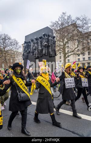 Les femmes vêtues de suffragettes participent à la manifestation "Kill the Bill" dans le centre de Londres avant un vote à la Chambre des Lords.Le projet de loi sur la police, la criminalité, la peine et les tribunaux constitue une menace pour le droit de manifester.Londres, Angleterre, Royaume-Uni 15.01.2022