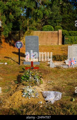 Croix marquant la tombe de Brian Sweeney, fils de Margaret Duchess d'Argyll et de Charles Sweeney, cimetière nord, cimetière Brookwood, Woking, Surrey Banque D'Images