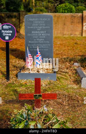 Croix marquant la tombe de Brian Sweeney, fils de Margaret Duchess d'Argyll et de Charles Sweeney, cimetière nord, cimetière Brookwood, Woking, Surrey Banque D'Images