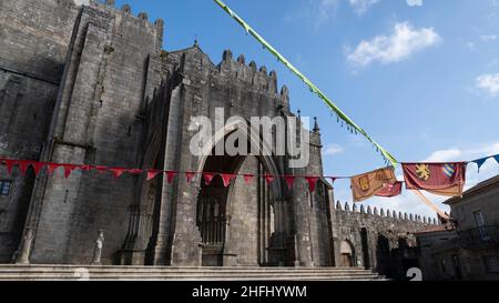 Cathédrale de Santa María de Tui le long du Camino portugais à Tui, Espagne.Cette route du pèlerinage de Camino de Santiago s'étend au nord de la ville de Banque D'Images