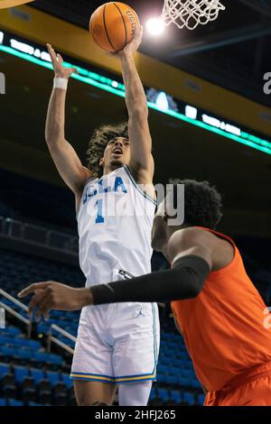 Le garde des Bruins de l'UCLA Jules Bernard (1) a obtenu des scores lors d'un match de basket-ball de la NCAA entre les castors de l'État de l'Oregon et les Bruins de l'UCLA le 15 janvier 2022, à l'adresse Banque D'Images