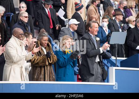 15 janvier 2022.Glenn Youngkin, Winsome Earle-Sears, Jason Miyares, nouveaux élus de Virginie, à la cérémonie inuguarale.Richmond, Virginie, États-Unis Banque D'Images