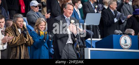 15 janvier 2022.Glenn Youngkin, Winsome Earle-Sears, Jason Miyares, nouveaux élus de Virginie, à la cérémonie inuguarale.Richmond, Virginie, États-Unis Banque D'Images