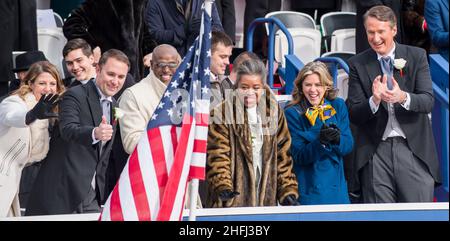 15 janvier 2022.Glenn Youngkin, Winsome Earle-Sears, Jason Miyares, nouveaux élus de Virginie, à la cérémonie inuguarale.Richmond, Virginie, États-Unis Banque D'Images