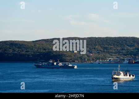 Vladivostok, Russie - 11 octobre 2021 : paysage marin avec vue sur les navires Banque D'Images