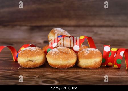 'Berliner Pfannkuchen', un donut allemand traditionnel comme un dessert rempli de confiture faite à partir de pâte de levure douce frite dans la graisse.Traditionnel servi pendant environ Banque D'Images