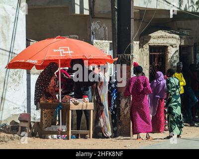 Sénégal, Afrique - février 2019 : la vie quotidienne dans les rues de Dakar.Afrique. Banque D'Images