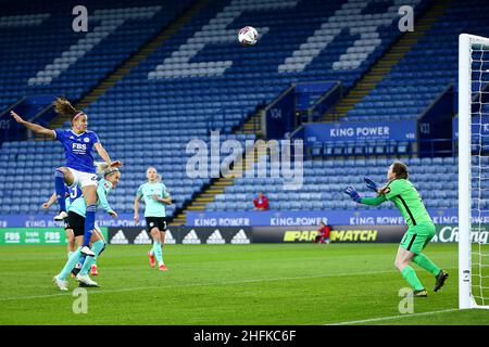 LEICESTER, ROYAUME-UNI.16th JANV. Ashleigh Plumptre de Leicester City dirige une tête vers le but lors du match de la Barclays FA Women's Super League entre Leicester City et Brighton et Hove Albion au King Power Stadium, Leicester, le dimanche 16th janvier 2022.(Crédit : Kieran Riley | INFORMATIONS MI) crédit : INFORMATIONS MI et sport /Actualités Alay Live Banque D'Images