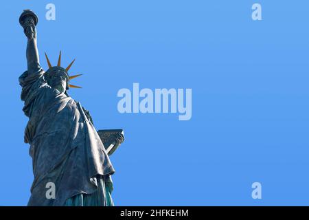 Réplique de la Statue de la liberté à Paris, près de la Tour Eiffel. Banque D'Images