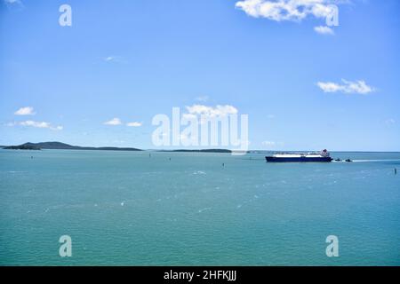 Avion de navire-vraquier de gaz naturel liquéfié (GNL) Cesi Tianjin arrivant au terminal de GNL de Curtis Island Gladstone Queensland Australie Banque D'Images