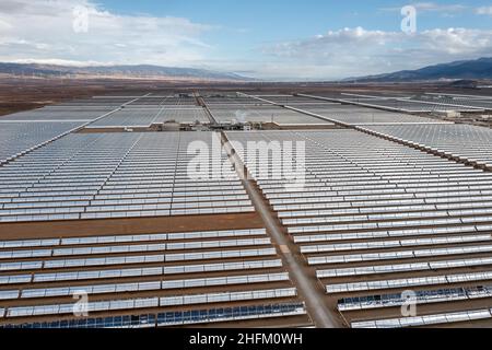 Vue aérienne de la centrale solaire d'Andasol en Andalousie Espagne Banque D'Images