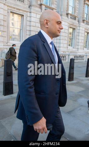 Londres, Angleterre, Royaume-Uni.17th janvier 2022.Le secrétaire d'État britannique à la santé et aux soins sociaux SAJID JAVID est vu à l'extérieur du Cabinet Office.(Image de crédit : © Tayfun Salci/ZUMA Press Wire) Banque D'Images