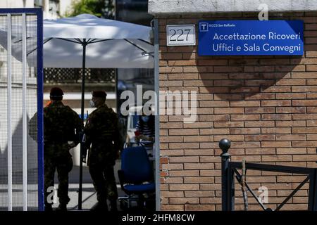 Cecilia Fabiano/Lapresse 08 juin 2020 Rome (Italie) Actualités San Raffaele Institut clinique où il y a eu de nouveaux cas de contagion par le covid 19 dans le pic: La porte Banque D'Images