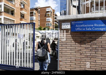 Cecilia Fabiano/Lapresse 08 juin 2020 Rome (Italie) Actualités San Raffaele Institut clinique où il y a eu de nouveaux cas de contagion par le covid 19 dans le pic: La porte Banque D'Images