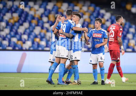 Cafaro/Lapresse 13 juin 2020 Naples, Italie football sportif Napoli vs Inter - coupe italienne, demi-finale deuxième jambe - stade San Paolo.Dans le pic: Les joueurs de la SSC Napoli célèbrent une victoire. Banque D'Images