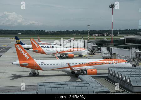 Foto Piero Cruciatti / Lapresse 15/06/2020 - Milano, Italia News Riapertura Aeroporto Malpensa terminal 1 Nella foto: Riapertura Aeroporto Malpensa terminal 1 Foto Piero Cruciatti / Lapresse 15/06/2020 - Milan, Italie News Malpensa Airport terminal 1 rouvre sur la photo:Les avions du terminal 1 de l'aéroport de Malpensa ont rouvert aujourd'hui après le verrouillage du coronavirus Banque D'Images