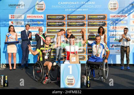 Foto Lapresse - Massimo Paolone 23/06/2017 Cuorgne, Turin (Italia) Sport Ciclismo Campionati Italiani 2017 - ITT - Cronometro Paralimpico - 8,8 km Nella foto:Alex Zanardi photo Lapresse - Massimo Paolone 23 juin 2017 Cuorgne ( Italie ) Sport Cycling Championnats d'Italie 2017 - ITT - paralympique Chrono Watch - 8,8 km dans le pic: Alex Zanardi Banque D'Images