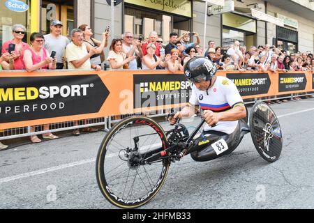 Foto Lapresse - Massimo Paolone 23/06/2017 Cuorgne, Turin (Italia) Sport Ciclismo Campionati Italiani 2017 - ITT - Cronometro Paralimpico - 8,8 km Nella foto:Alex Zanardi photo Lapresse - Massimo Paolone 23 juin 2017 Cuorgne ( Italie ) Sport Cycling Championnats d'Italie 2017 - ITT - paralympique Chrono Watch - 8,8 km dans le pic: Alex Zanardi Banque D'Images