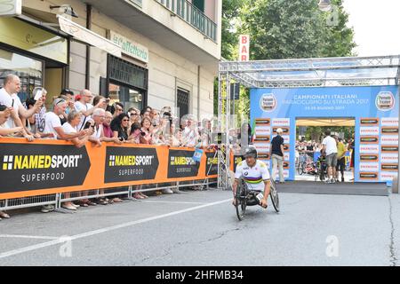 Foto Lapresse - Massimo Paolone 23/06/2017 Cuorgne, Turin (Italia) Sport Ciclismo Campionati Italiani 2017 - ITT - Cronometro Paralimpico - 8,8 km Nella foto:Alex Zanardi photo Lapresse - Massimo Paolone 23 juin 2017 Cuorgne ( Italie ) Sport Cycling Championnats d'Italie 2017 - ITT - paralympique Chrono Watch - 8,8 km dans le pic: Alex Zanardi Banque D'Images