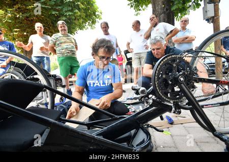 Foto Lapresse - Massimo Paolone 23/06/2017 Cuorgne, Turin (Italia) Sport Ciclismo Campionati Italiani 2017 - ITT - Cronometro Paralimpico - 8,8 km Nella foto:Alex Zanardi photo Lapresse - Massimo Paolone 23 juin 2017 Cuorgne ( Italie ) Sport Cycling Championnats d'Italie 2017 - ITT - paralympique Chrono Watch - 8,8 km dans le pic: Alex Zanardi Banque D'Images