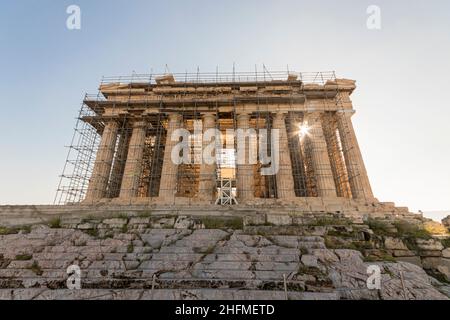 Athènes, Grèce. Le Parthénon, un ancien temple sur l'acropole d'Athènes dédié à la déesse Athéna Banque D'Images