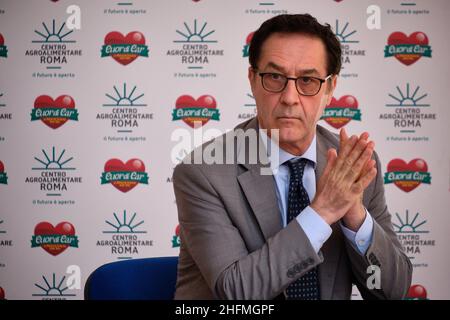 Mauro Scrobogna /Lapresse le 01 juillet 2020 et#xA0; Rome, Italie politique Centre agroalimentaire de Rome (RCA) visite le ministre des politiques agricoles en photo : le président de CAR Valter Giammaria Banque D'Images