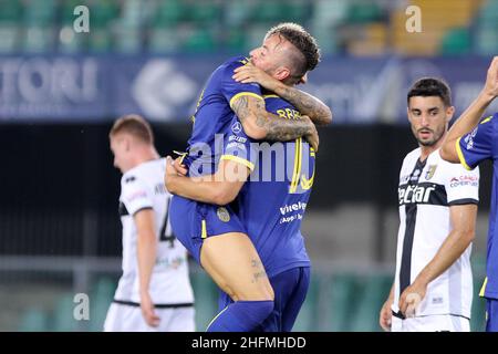 Lapresse -Garbuio Paola juillet 01 ,2020 Vérone- (Italie) Sport Soccer Hellas Verona vs Parme Championnat italien de football League A TIM 2019/2020 - Stade Bentegodi dans le pic: le but de célébration de mattia zaccagni 2-1 Banque D'Images