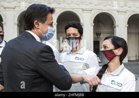 Roberto Monaldo / Lapresse 03-07-2020 Rome (Italie) Palais Chigi - Présentation de la nouvelle Fiat électrique 500 au Premier ministre Giuseppe Conte dans le pic Banque D'Images